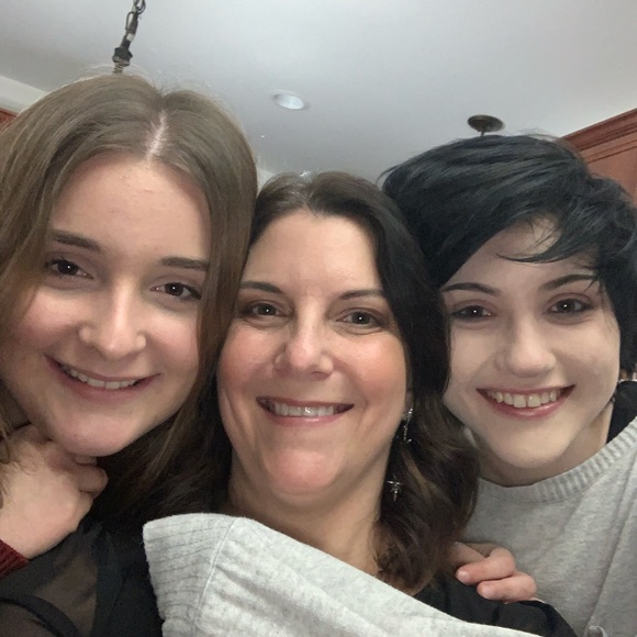 Meet your Poshers- Olivia, Natalie and Sharon - Picture 3 of 6